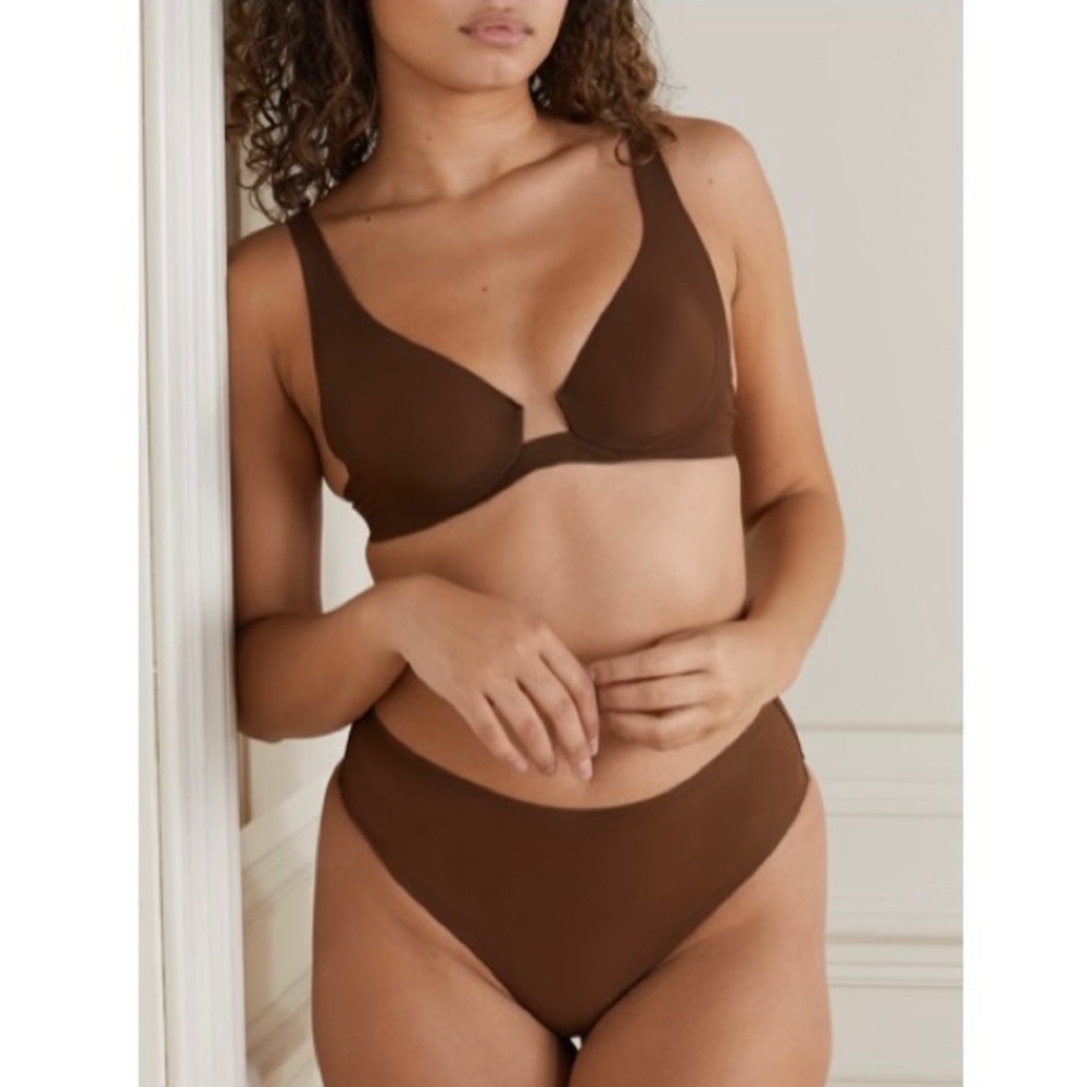 Skims Naked Underwire Plunge Bra 36A never worn